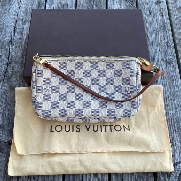 â¨SOLDâ¨LOUIS VUITTON POCHETTE ACCESSORIES - Picture 1 of 8